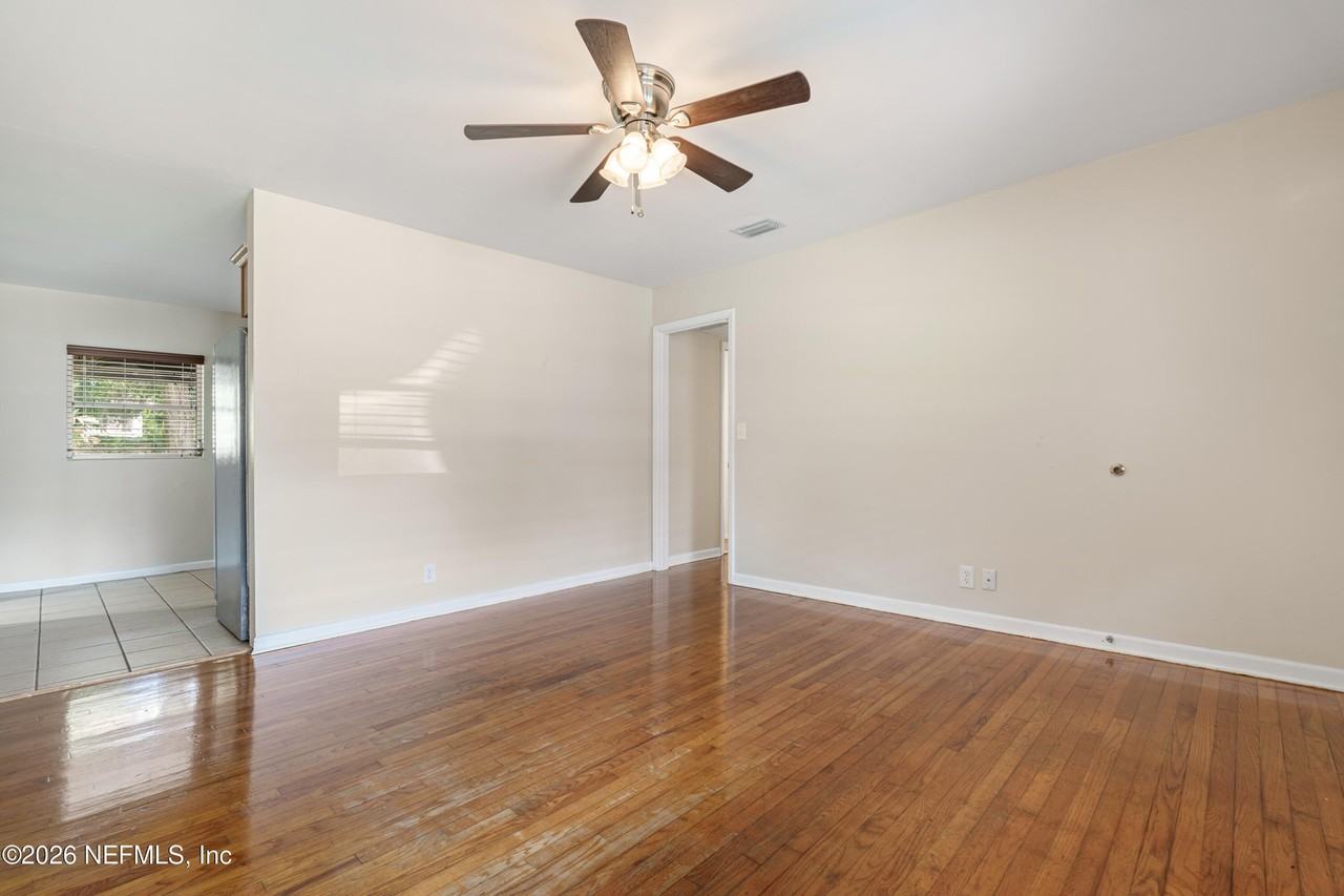 1329 Hollyhock Cir W - Photo 3 of 23