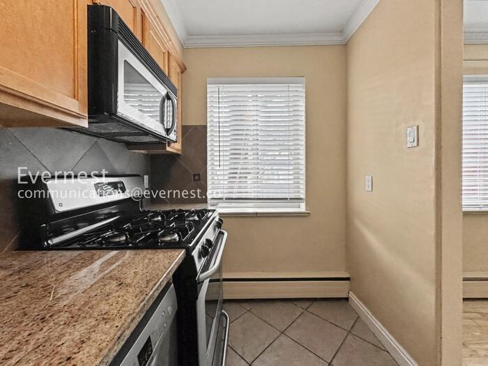 276 S Sherman St #3 - Photo 4 of 23