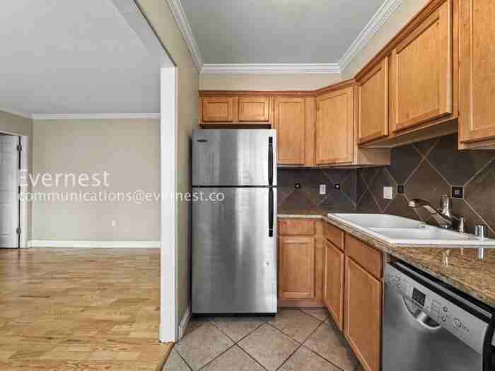 276 S Sherman St #3 - Photo 6 of 23