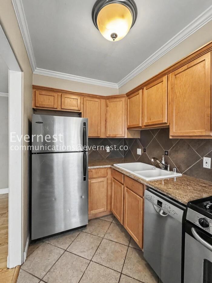 276 S Sherman St #3 - Photo 7 of 23