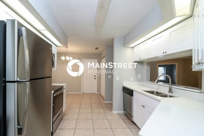 5749 Colonial Oaks Blvd - Photo 7 of 16