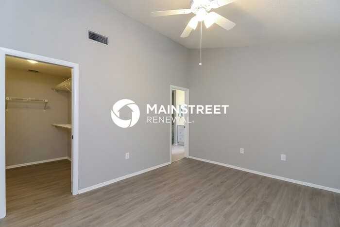 5749 Colonial Oaks Blvd - Photo 7 of 16