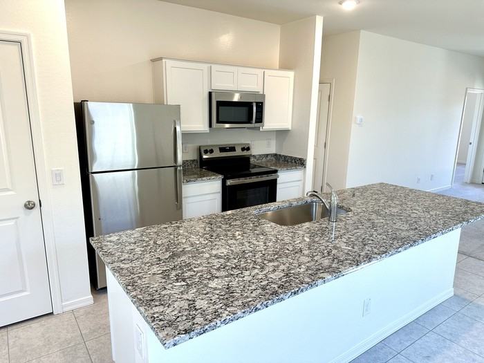 4024 E Haley Dr - Photo 5 of 24