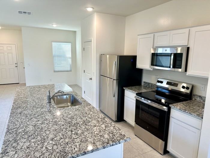 4024 E Haley Dr - Photo 6 of 24