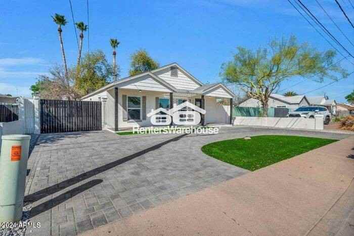 256 S Hobson - Photo 3 of 25