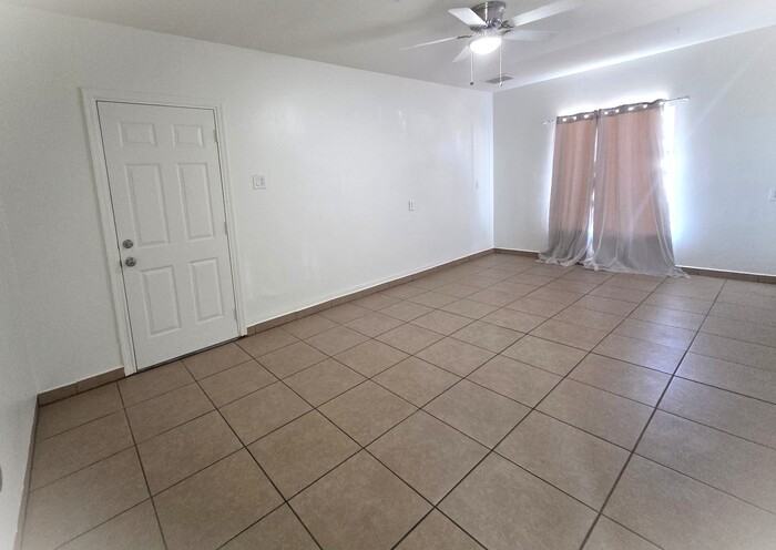 2201 W Paradise Dr - Photo 6 of 10