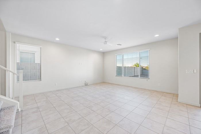 17566 W San Juan Ave - Photo 3 of 36