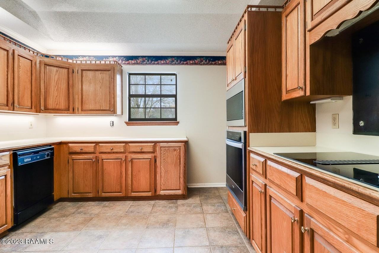 101 Chateau Pl - Photo 5 of 15