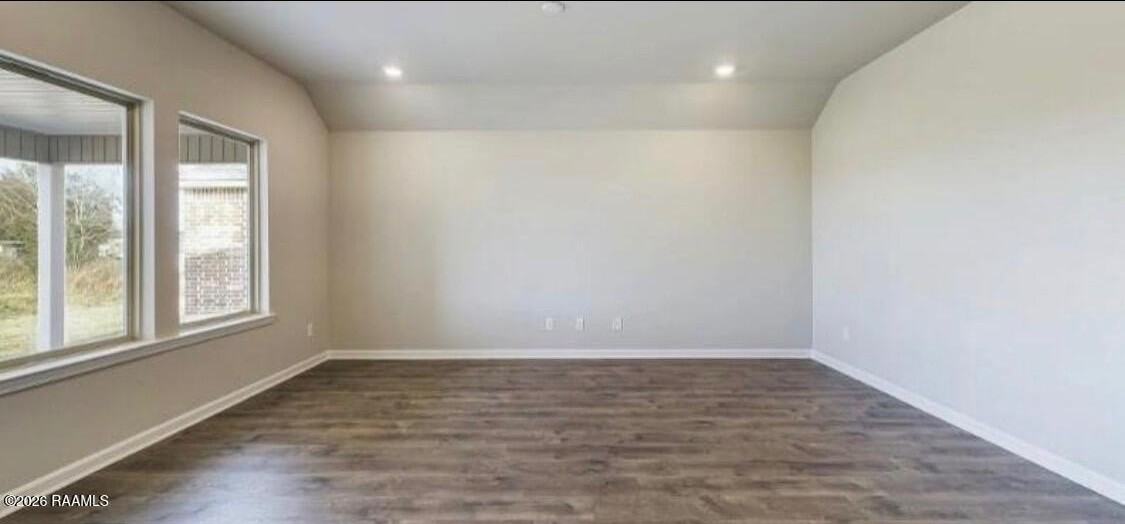 121 Autumn Dr - Photo 2 of 6