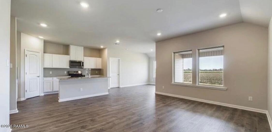 121 Autumn Dr - Photo 3 of 6