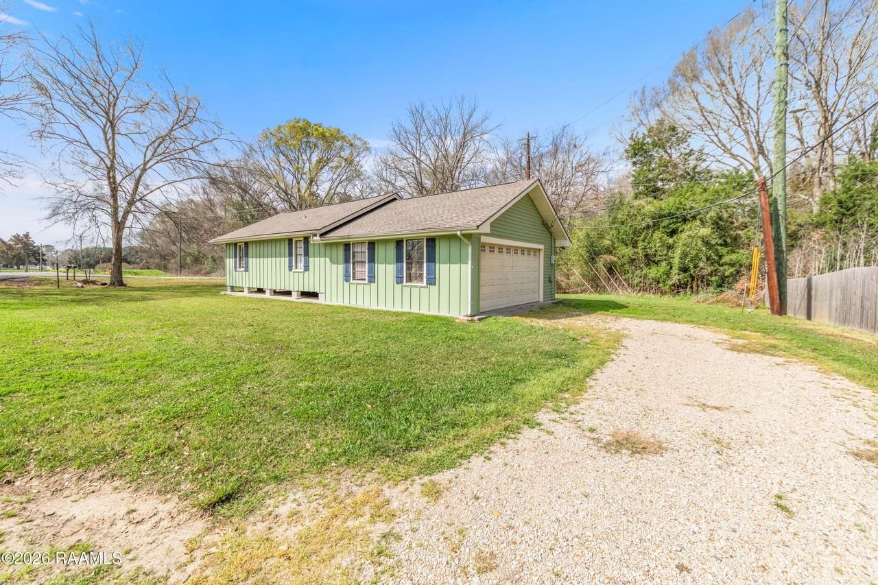 1123 Kidder Rd - Photo 2 of 24