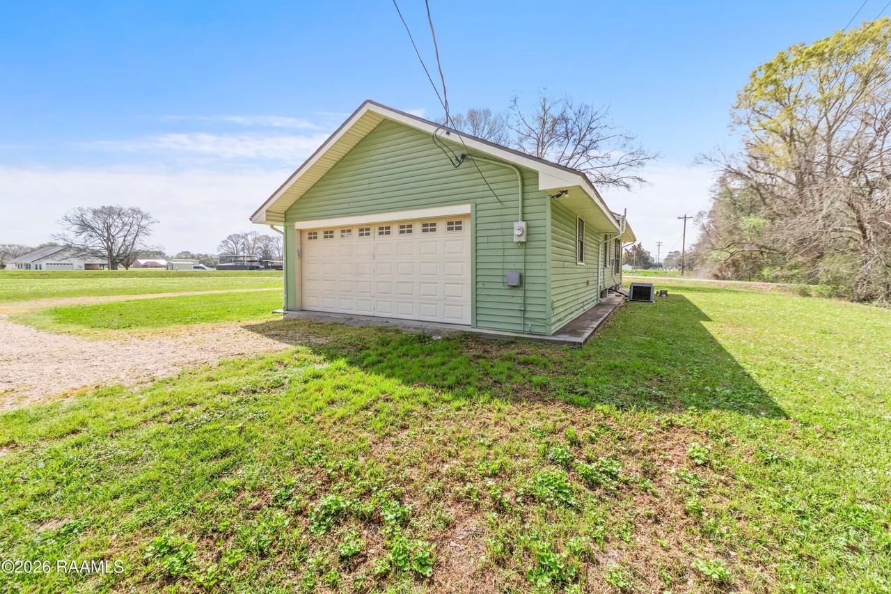 1123 Kidder Rd - Photo 3 of 24