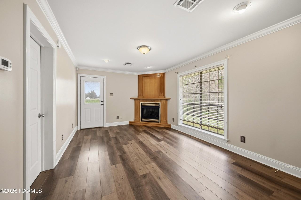 1123 Kidder Rd - Photo 4 of 24