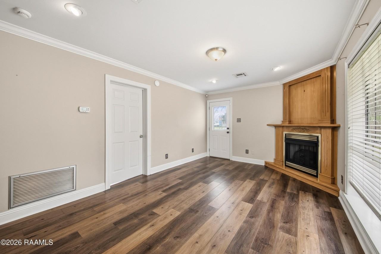 1123 Kidder Rd - Photo 6 of 24