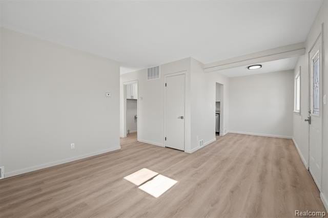 977 Kettering Ave - Photo 3 of 21