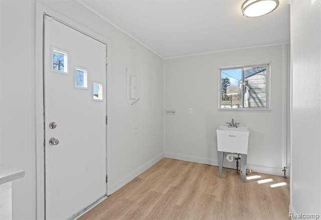 33114 Armada Ct - Photo 3 of 18