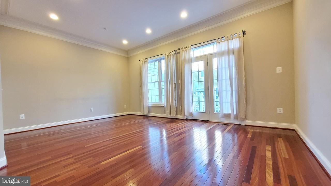 631 Hurdle Mill Pl - Photo 4 of 26