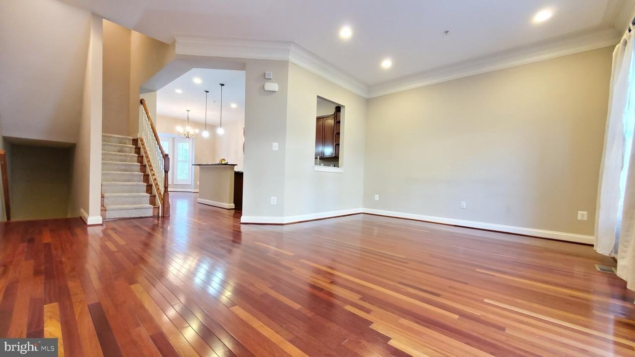 631 Hurdle Mill Pl - Photo 5 of 26