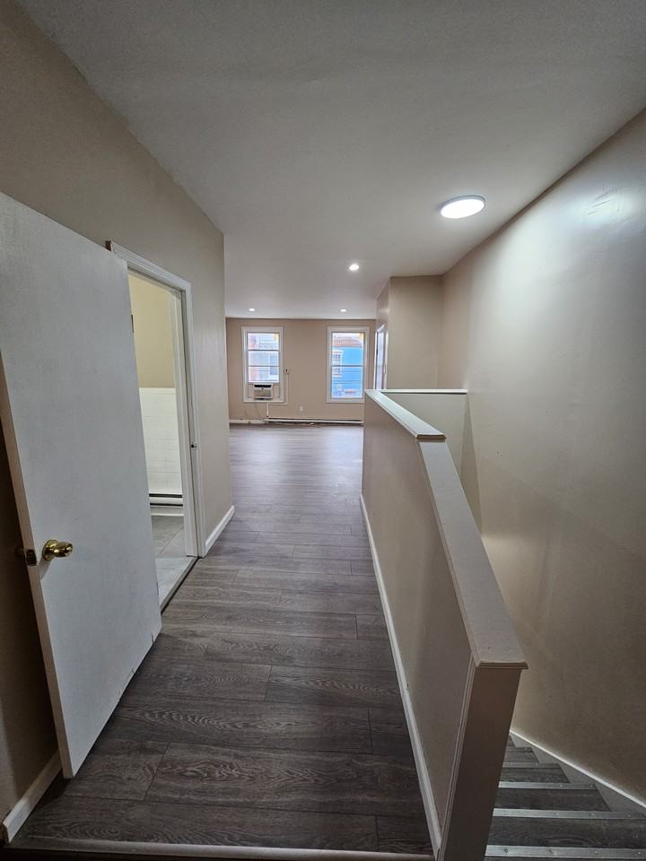 2938 West Susquehanna Avenue - Photo 2 of 5