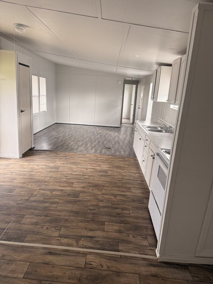 916 N Martin Luther King Jr BLVD - Photo 3 of 11