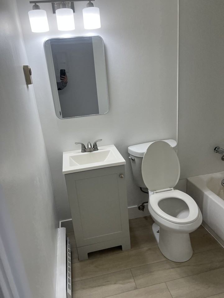 486 Whittier Street - Photo 3 of 5