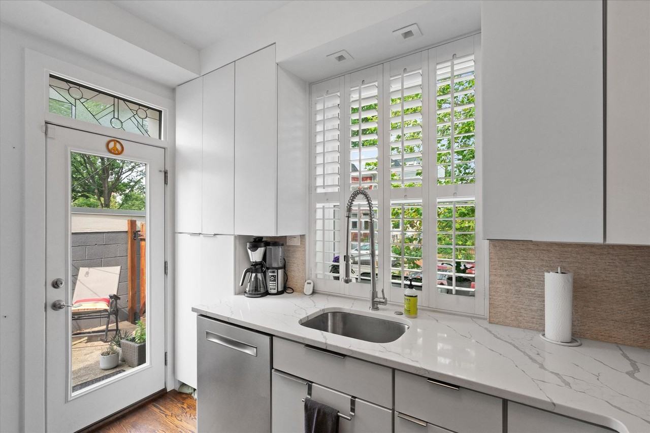 445 15th St Se #1346773P - Photo 5 of 18