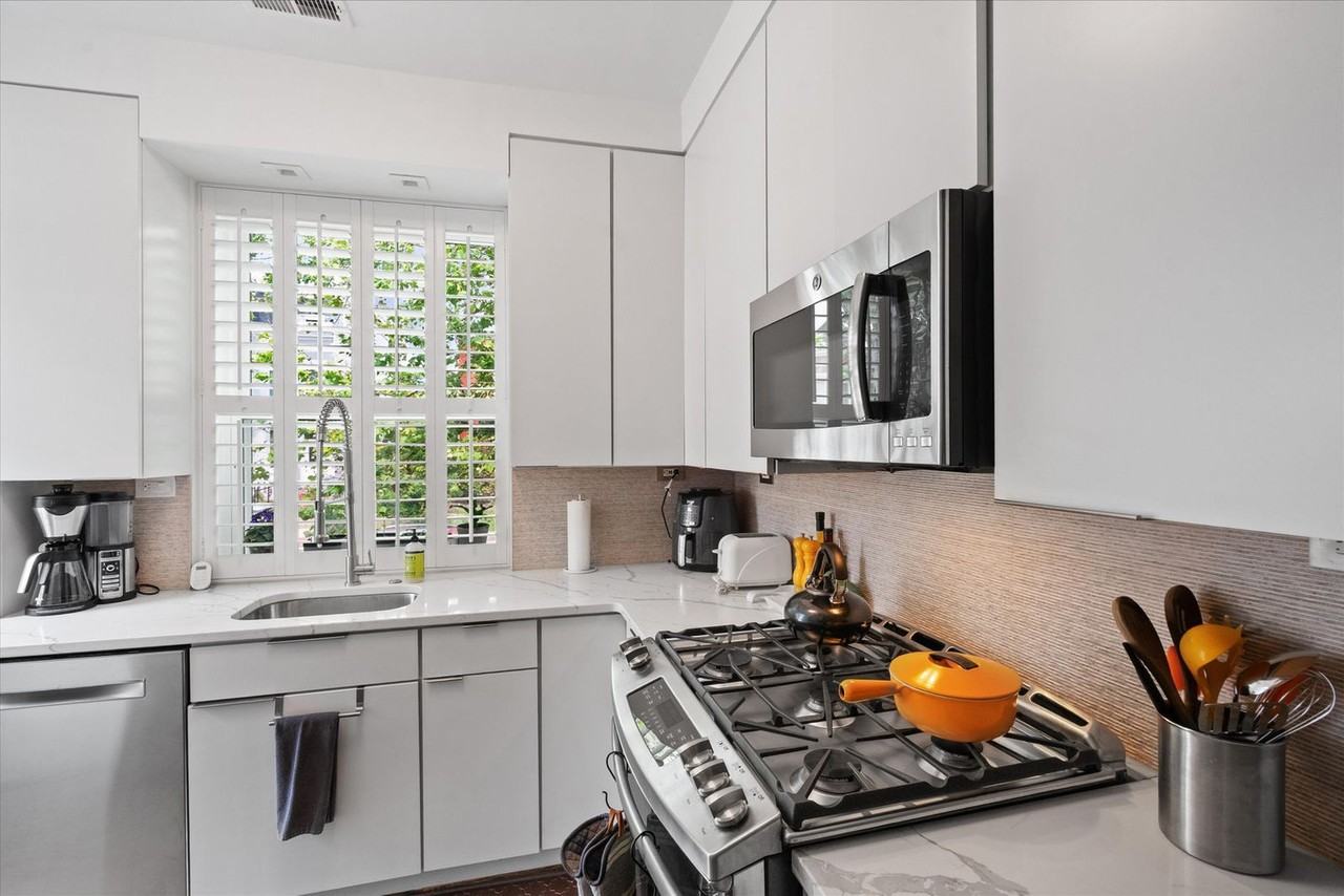 445 15th St Se #1346773P - Photo 7 of 18