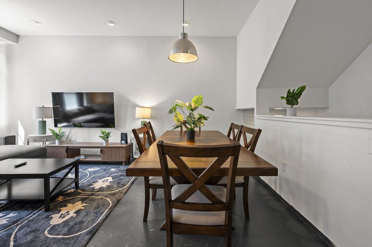 160 E Berkeley St #1343278P - Photo 6 of 23