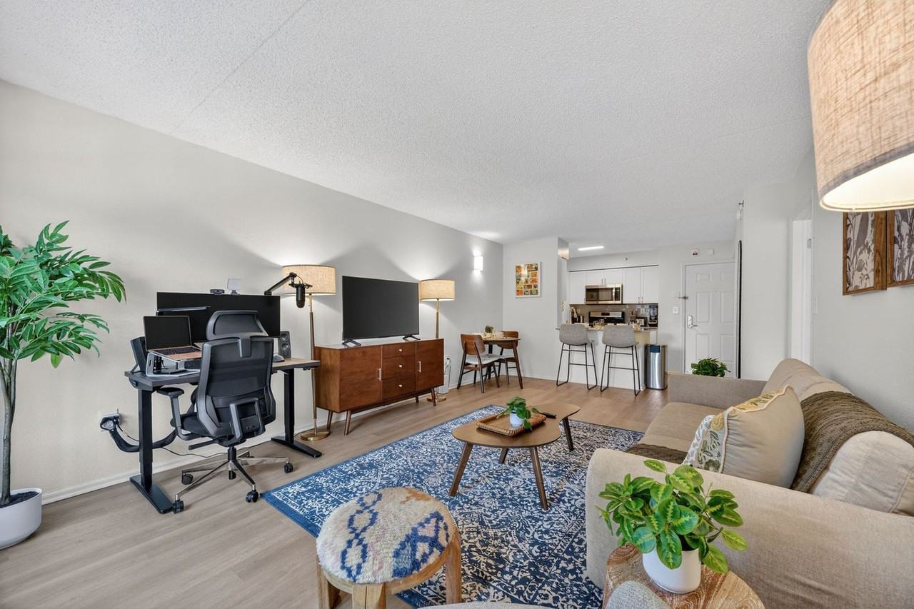 444 Washington Boulevard - Photo 4 of 50