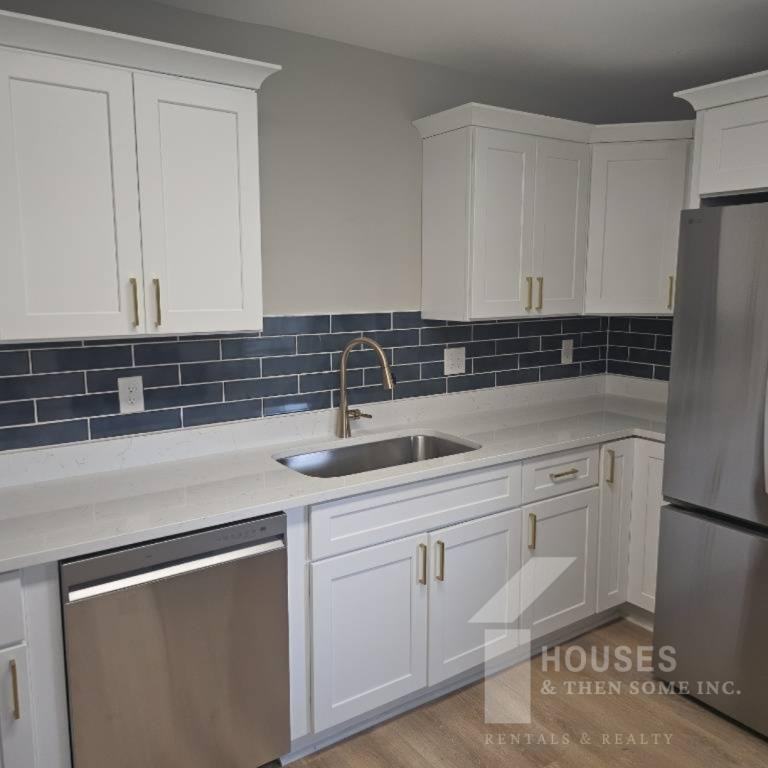 511 Hampton Ave - Photo 5 of 15