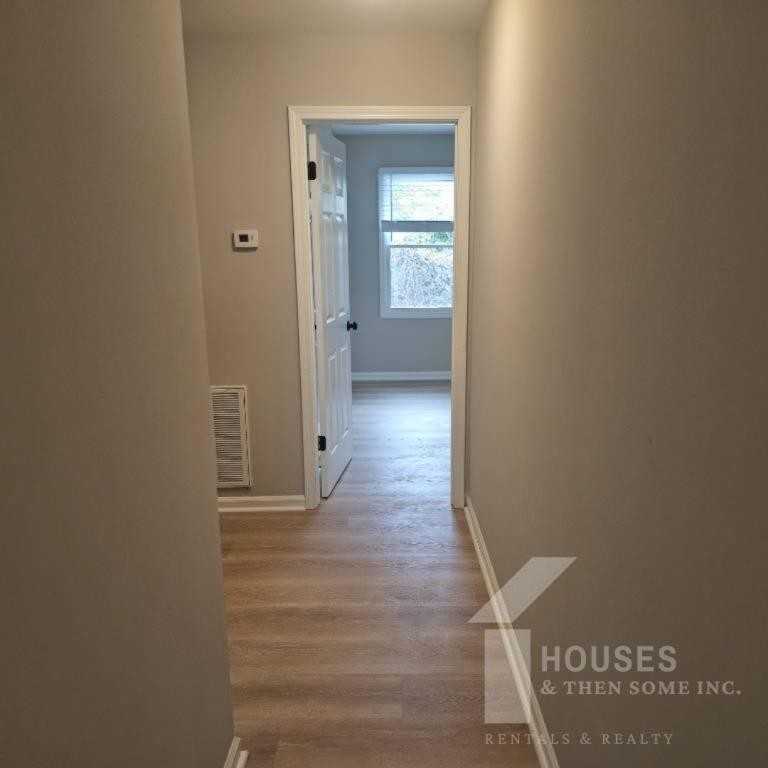 511 Hampton Ave - Photo 7 of 15