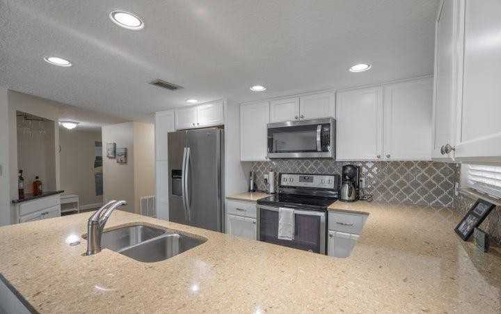 4800 Ocean Beach Blvd - Photo 4 of 24