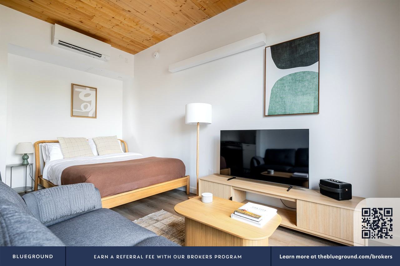 154 Broadway #1106 - Photo 5 of 27