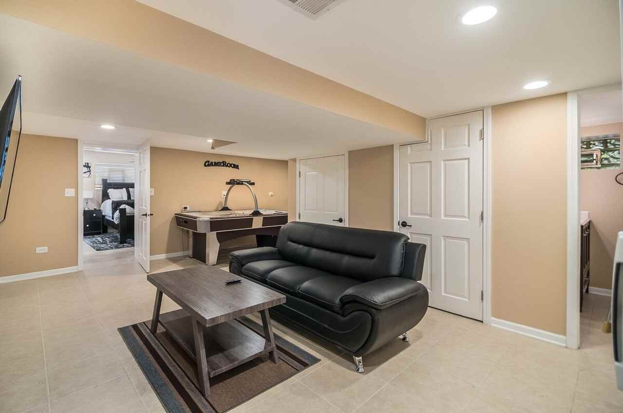 16 W Edward St #1285026P - Photo 2 of 25