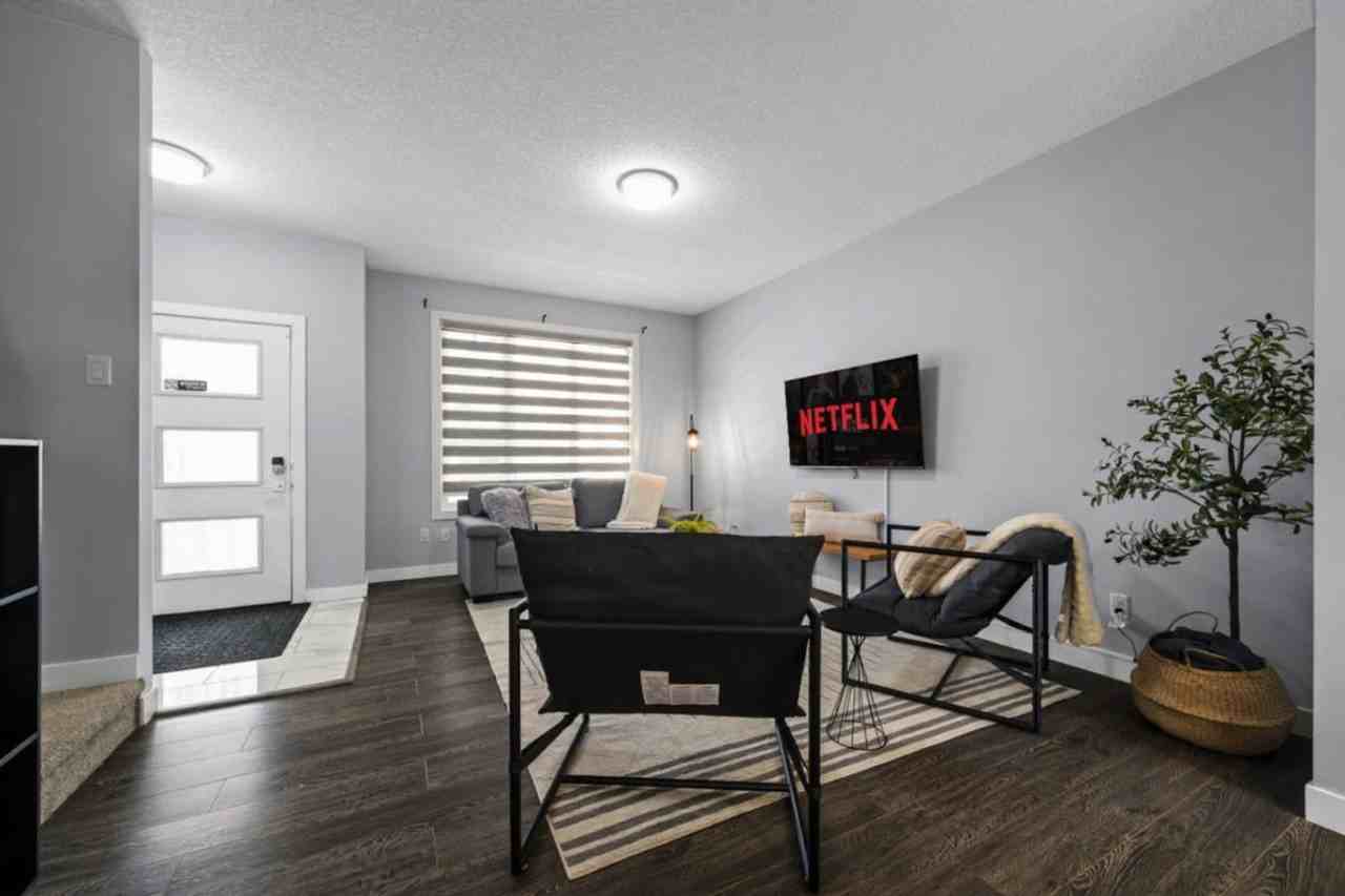 10749 92 St Nw #1308635P - Photo 2 of 50