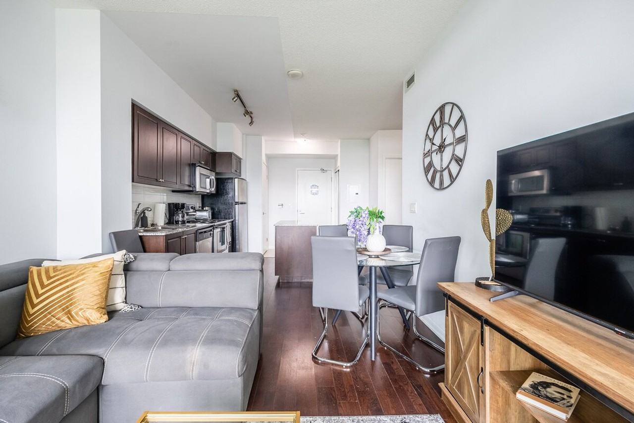 250 Fort York Blvd #1383655P - Photo 2 of 26