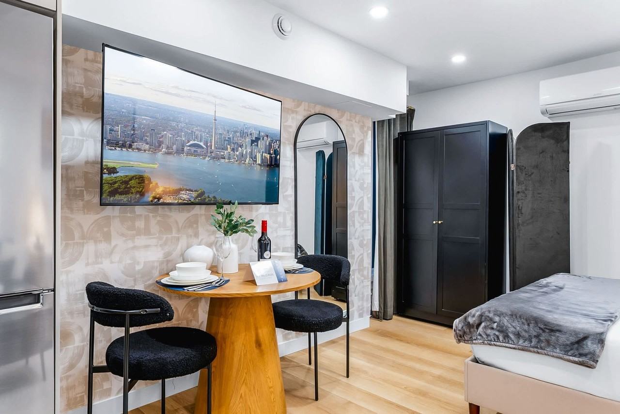 168 Mccaul St #1389235P - Photo 2 of 8