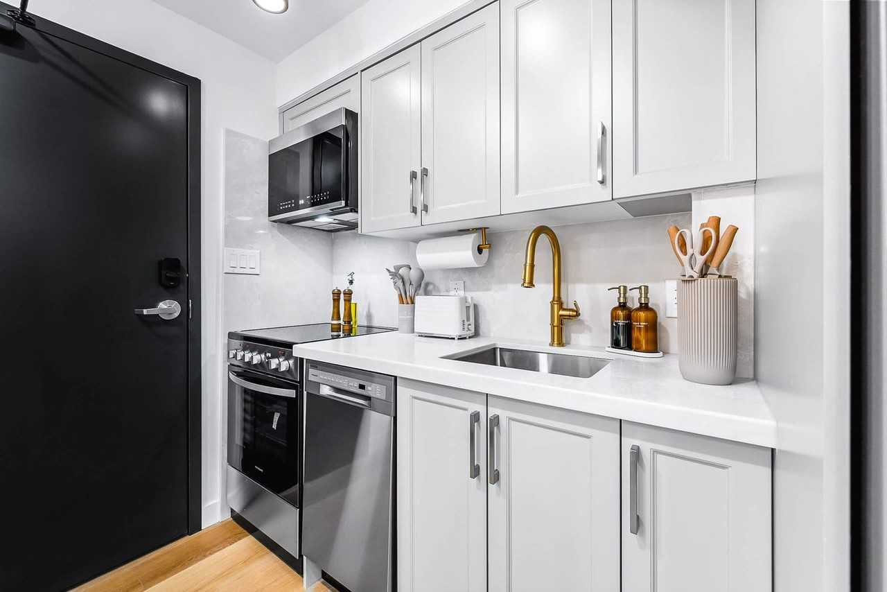 168 Mccaul St #1389235P - Photo 6 of 8