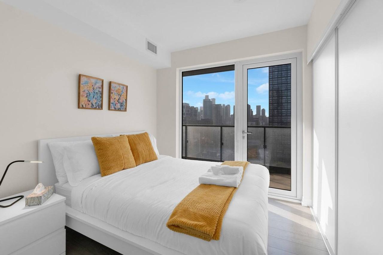 251 Jarvis St #1403802P - Photo 3 of 31