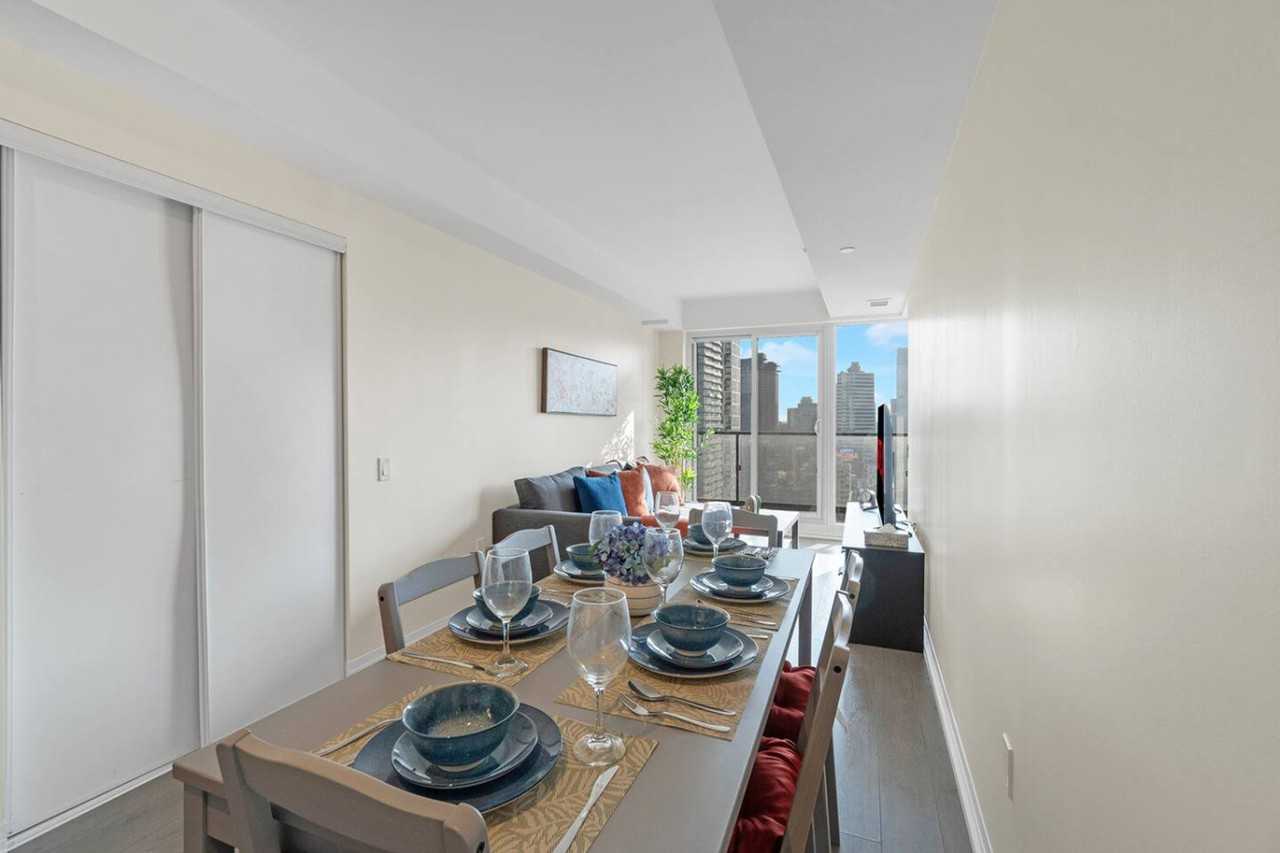 251 Jarvis St #1403802P - Photo 5 of 31