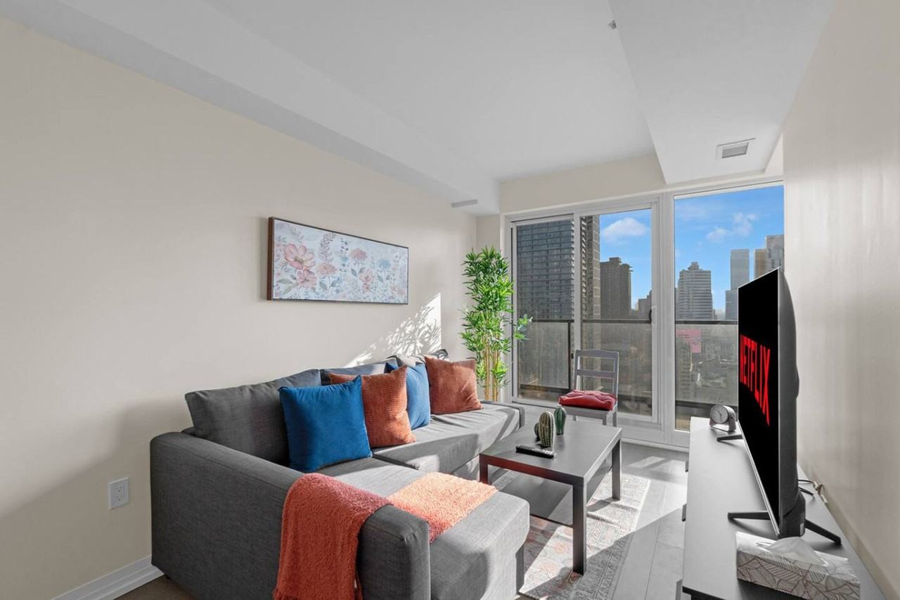 251 Jarvis St #1403802P - Photo 6 of 31