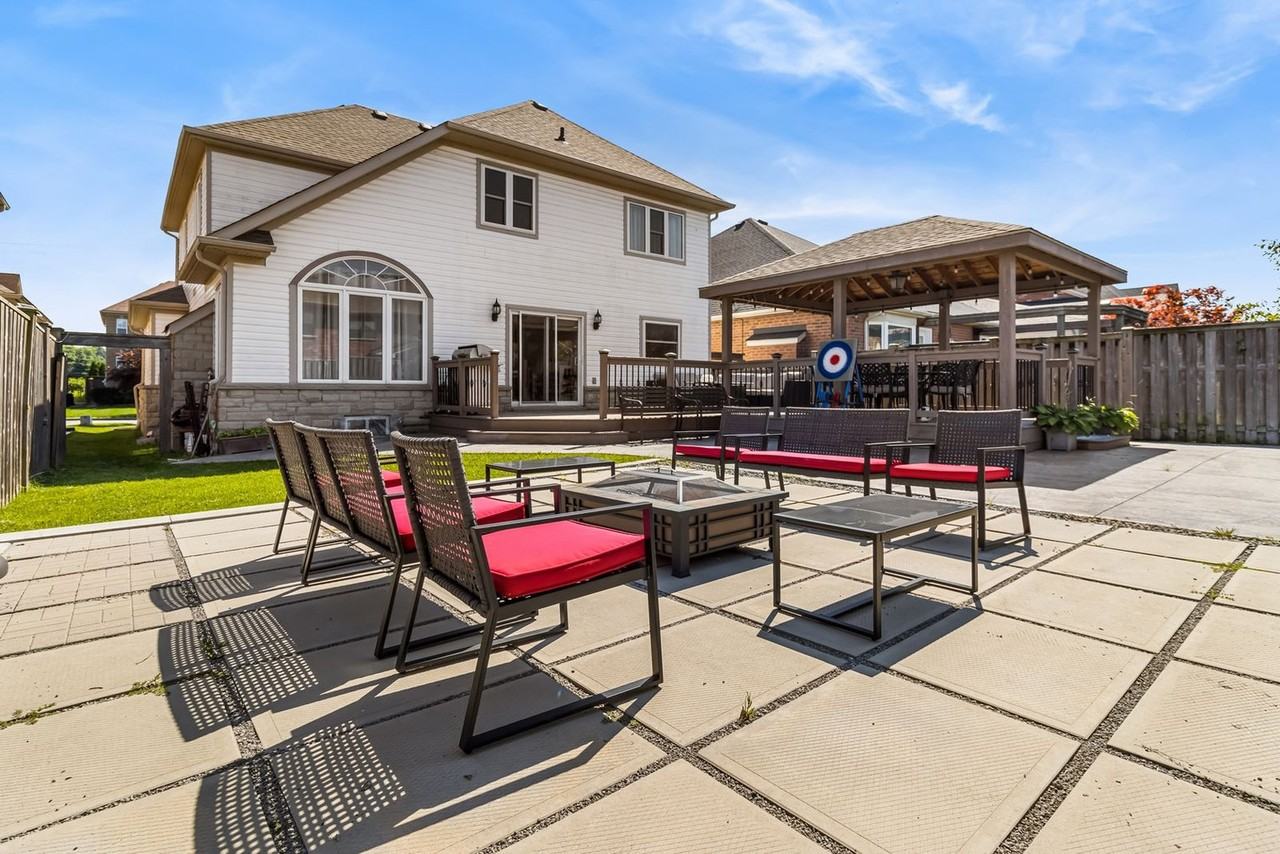 251 Wright Cres #1459497P - Photo 4 of 19