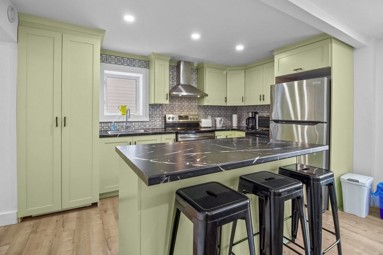 74 Hayward Ave #1438843P - Photo 3 of 32