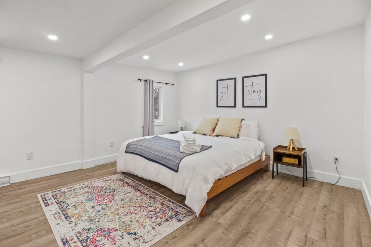 74 Hayward Ave #1438843P - Photo 4 of 32