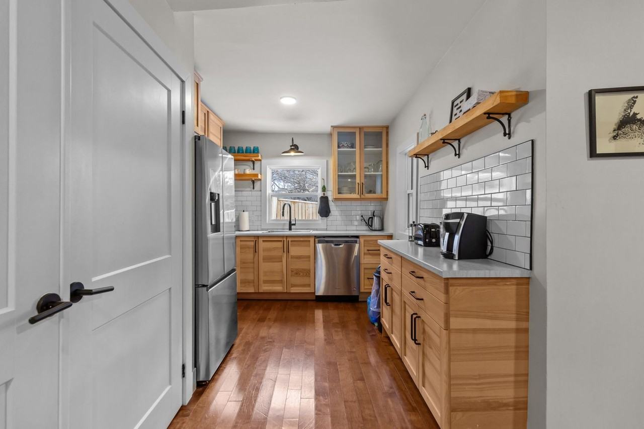 14 Signal Hill Rd #1438807P - Photo 4 of 35