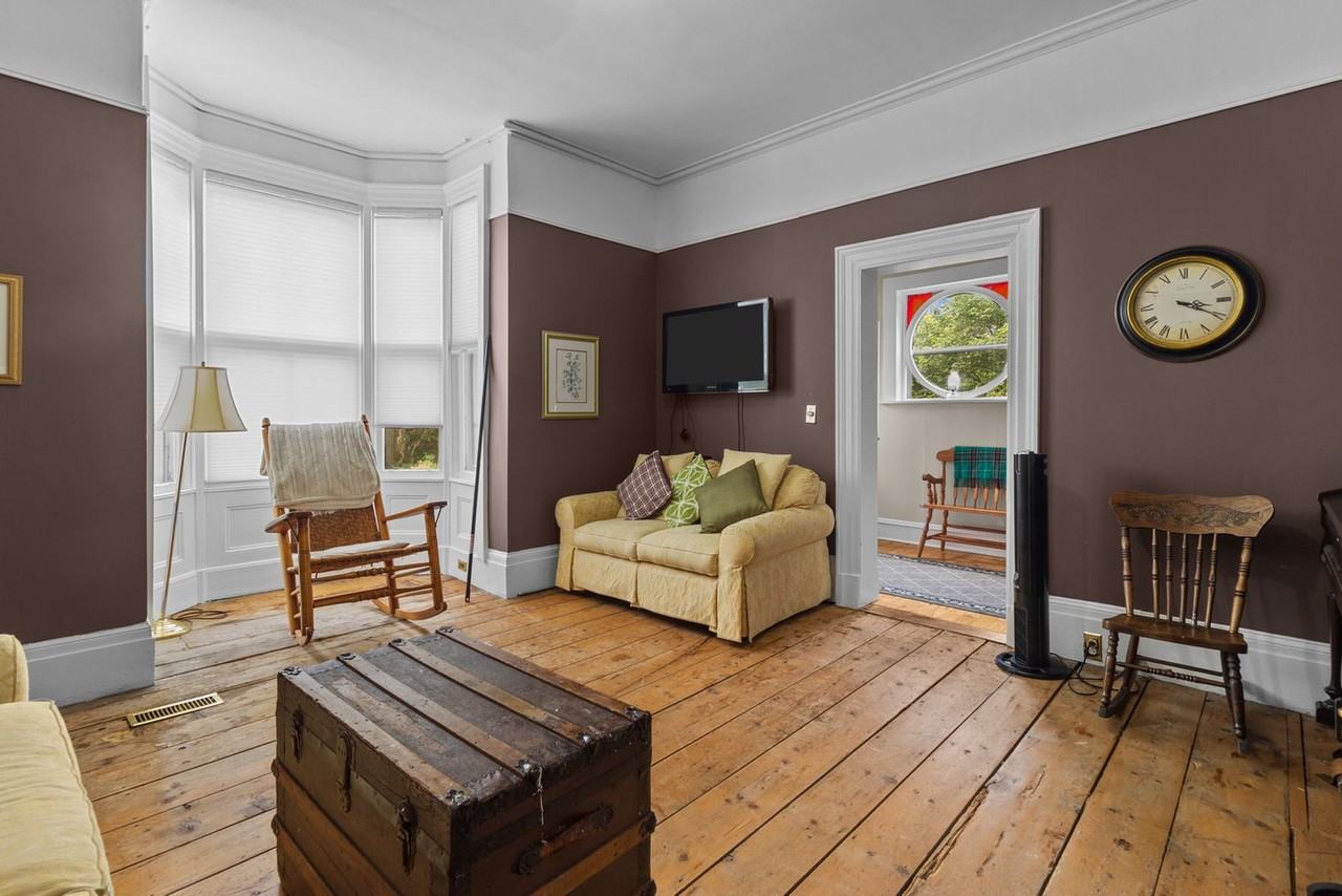 79 Alexander St #1438811P - Photo 3 of 23