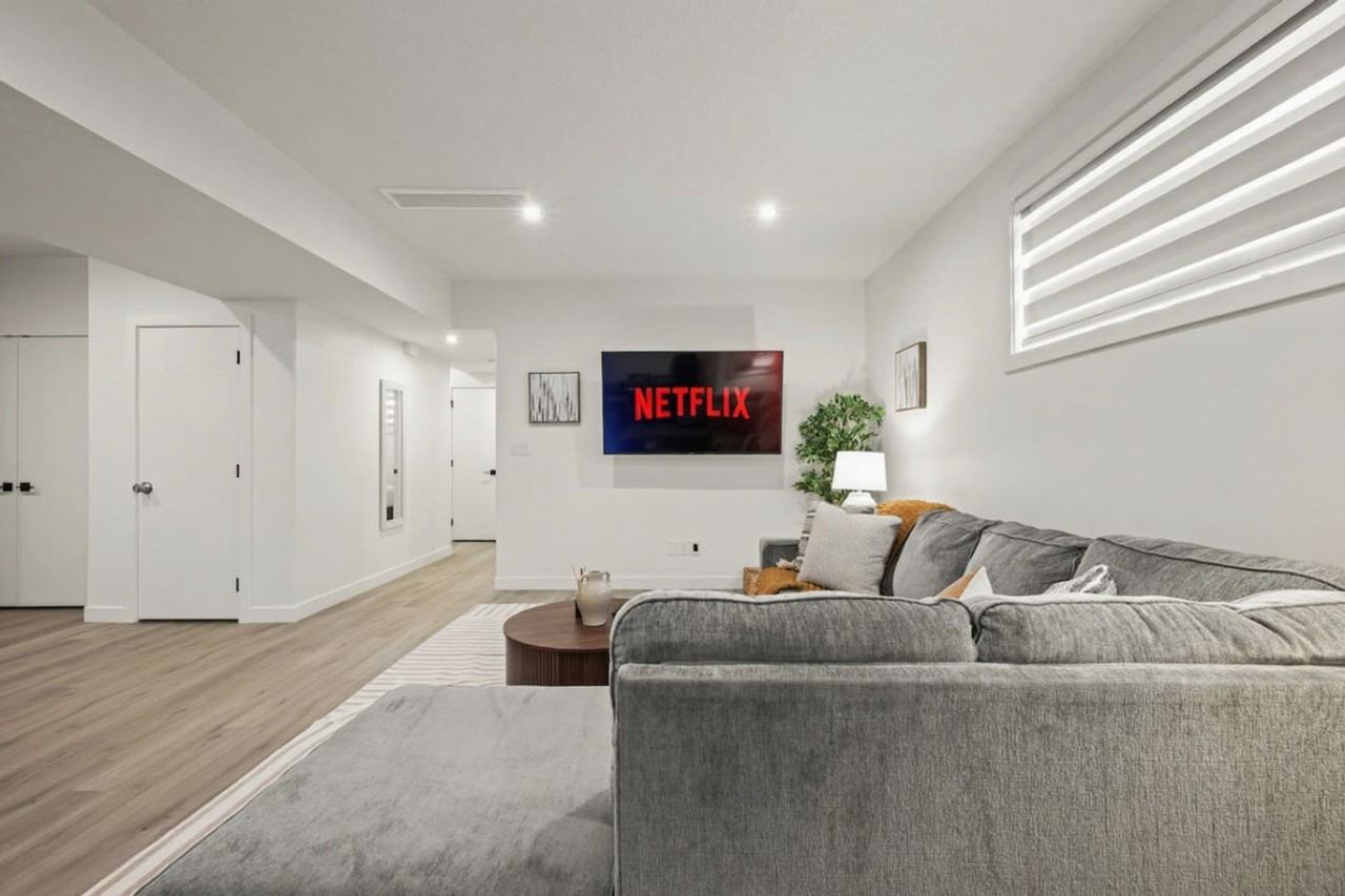 659 Fraser Vista Nw #1358020P - Photo 3 of 44