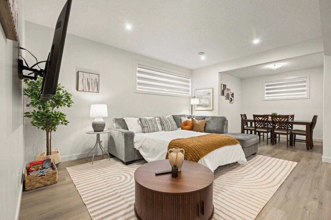 659 Fraser Vista Nw #1358020P - Photo 5 of 44