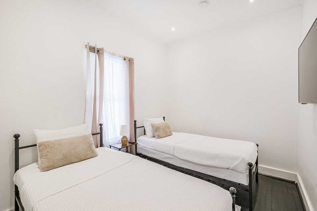 3309 Webster St #1472545P - Photo 5 of 31