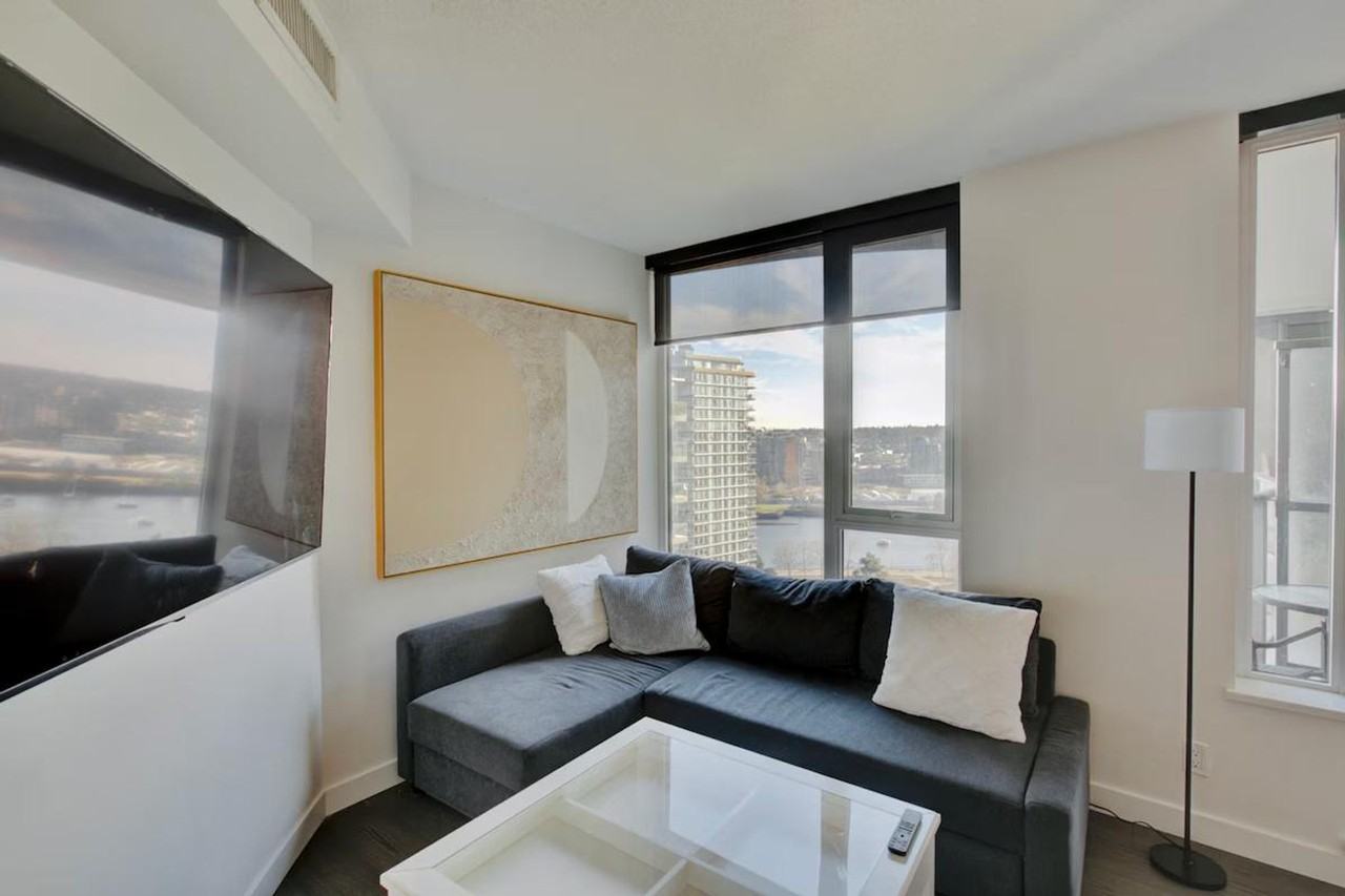 32 Smithe St #1473074P - Photo 2 of 35